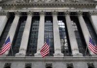 Wall Street: Κλείσιμο με πτώση ενόψει της ακρόασης του επικεφαλής της Fed ΤΠάουελ